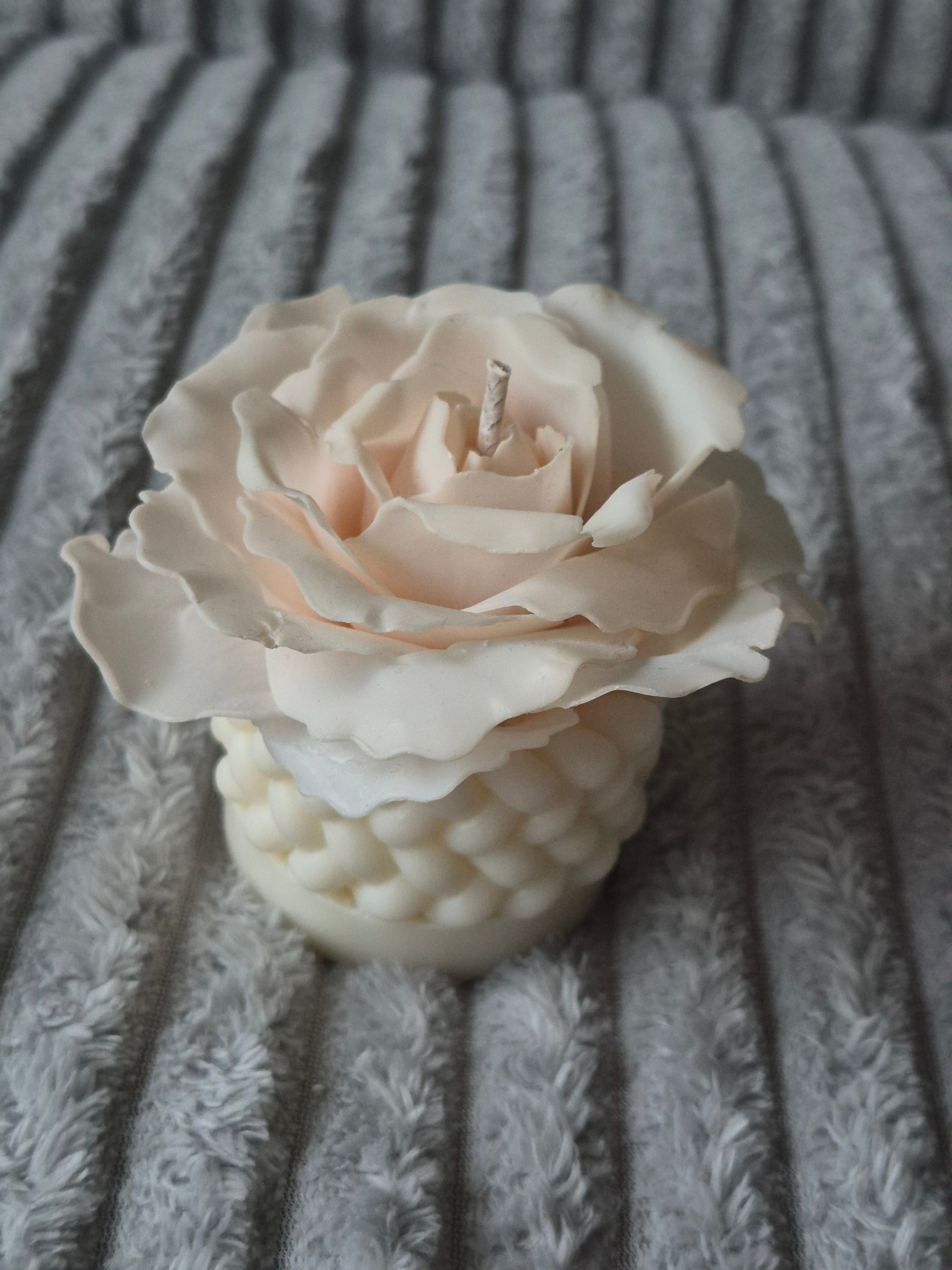 Handmade Beeswax Rose Candle – Ivory