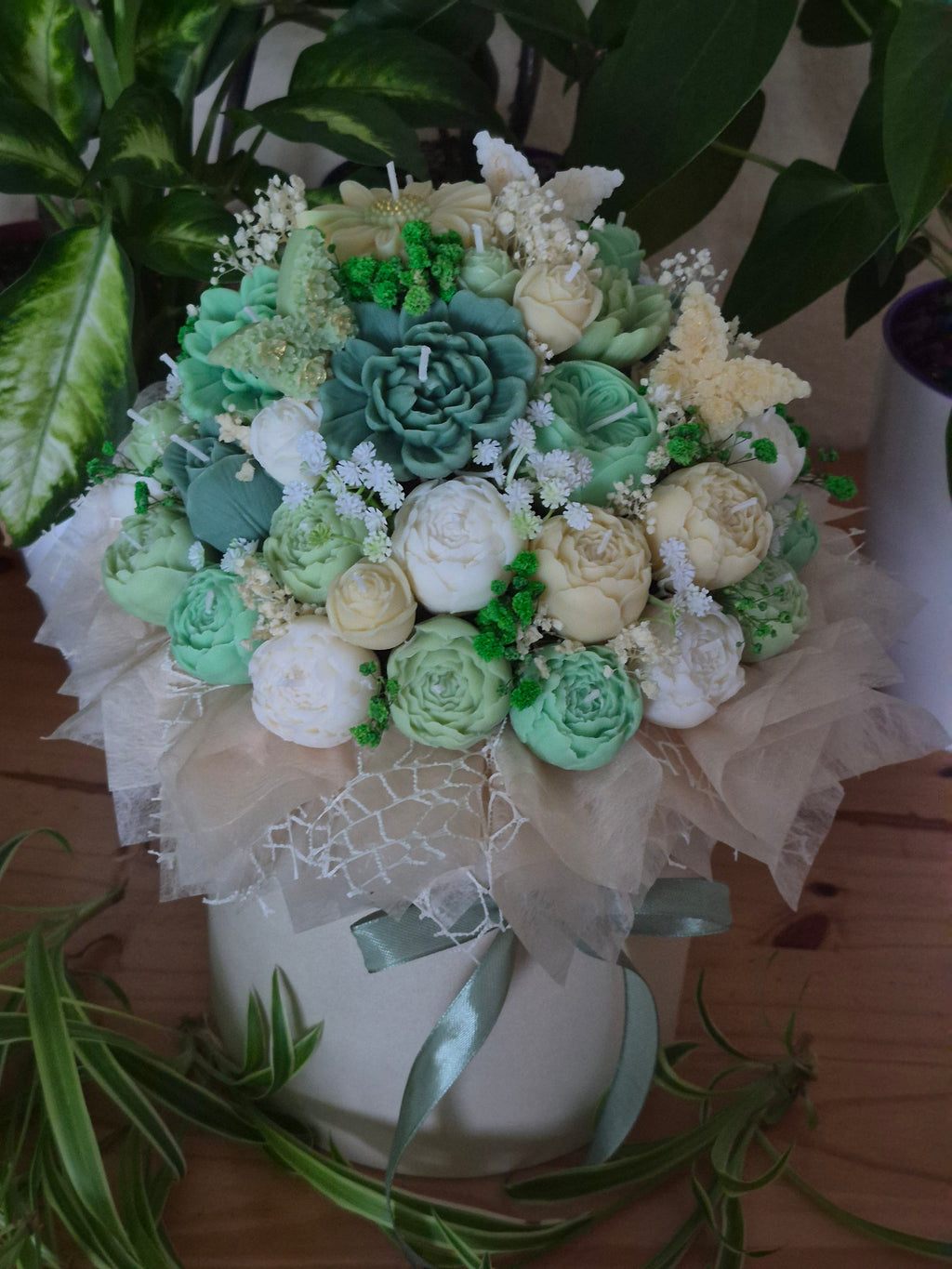 Luxury Green Candle Bouquet – Handmade Floral Gift Box