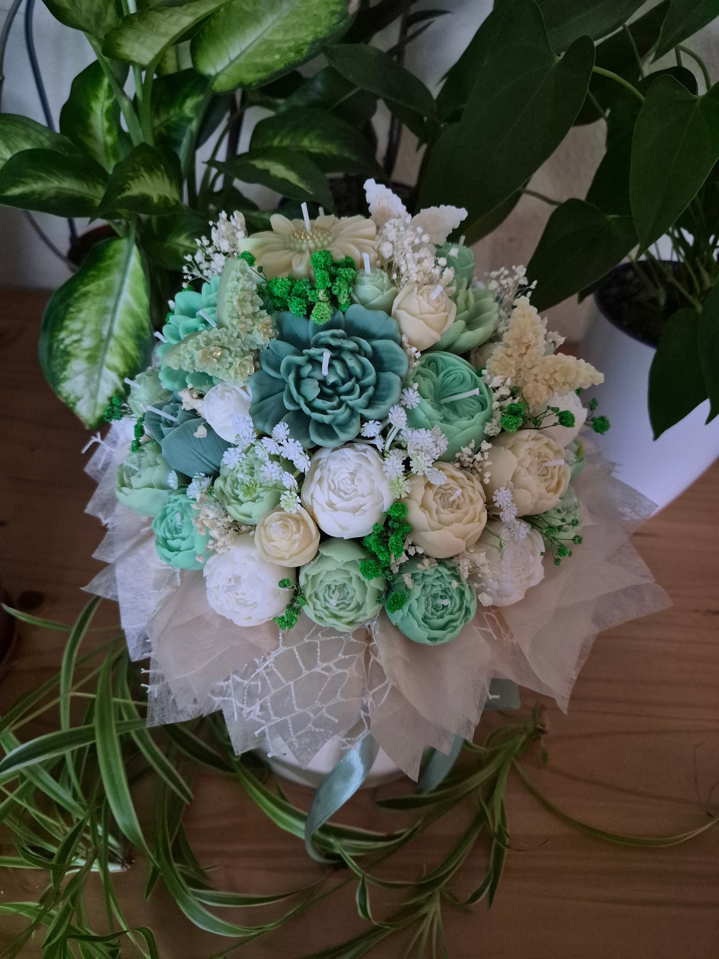 Luxury Green Candle Bouquet – Handmade Floral Gift Box