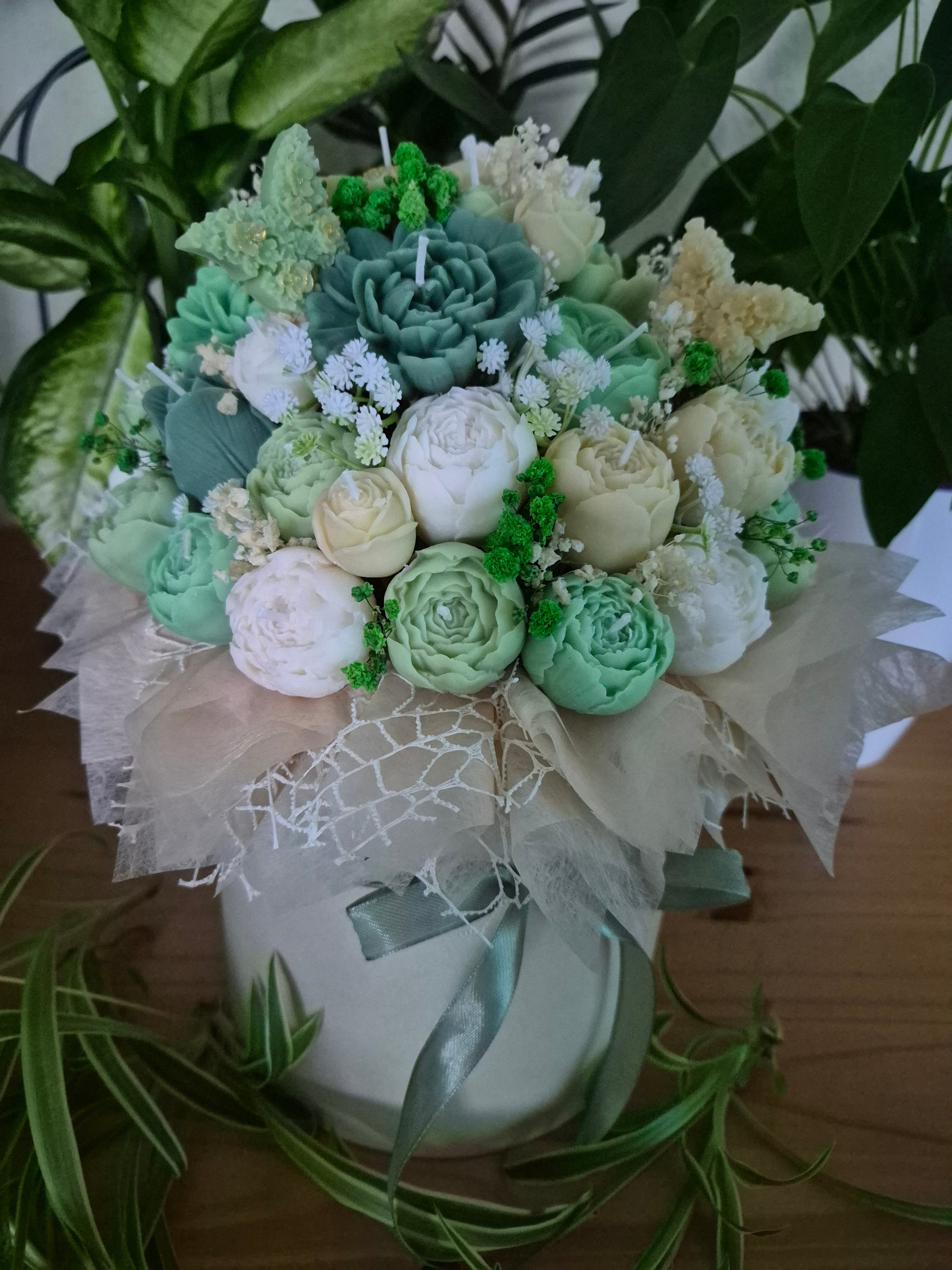Luxury Green Candle Bouquet – Handmade Floral Gift Box