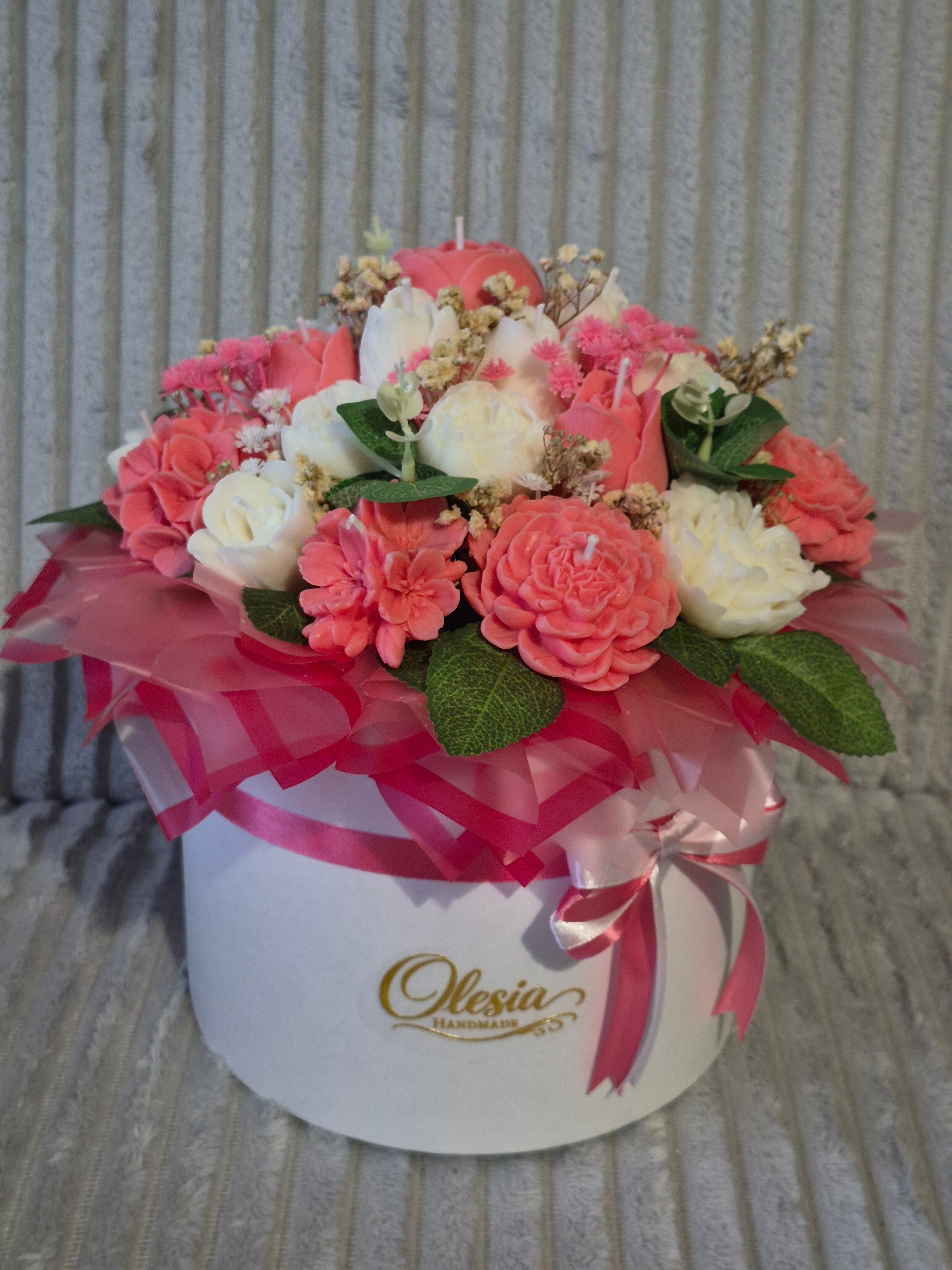 Luxury Candle Flower Bouquet in White Hat Box – Pink & White | Olesia Handmade Candles